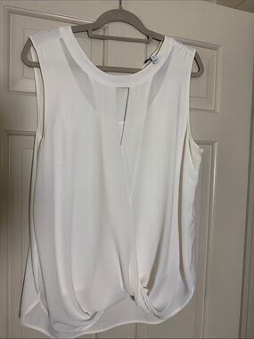 41 Hawthorn White Twist-Front Sleeveless Top